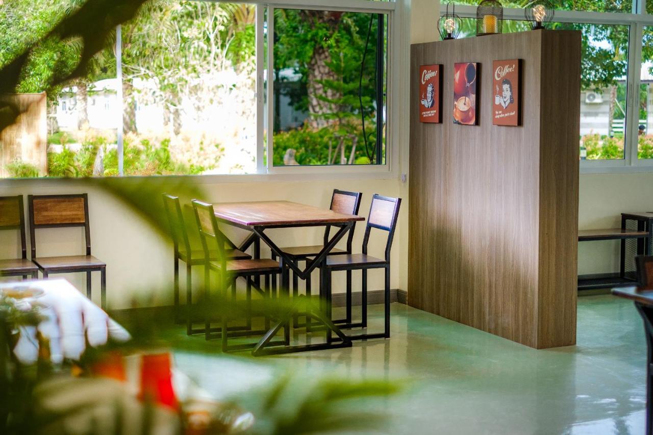 One Chumphon Hotel エクステリア 写真