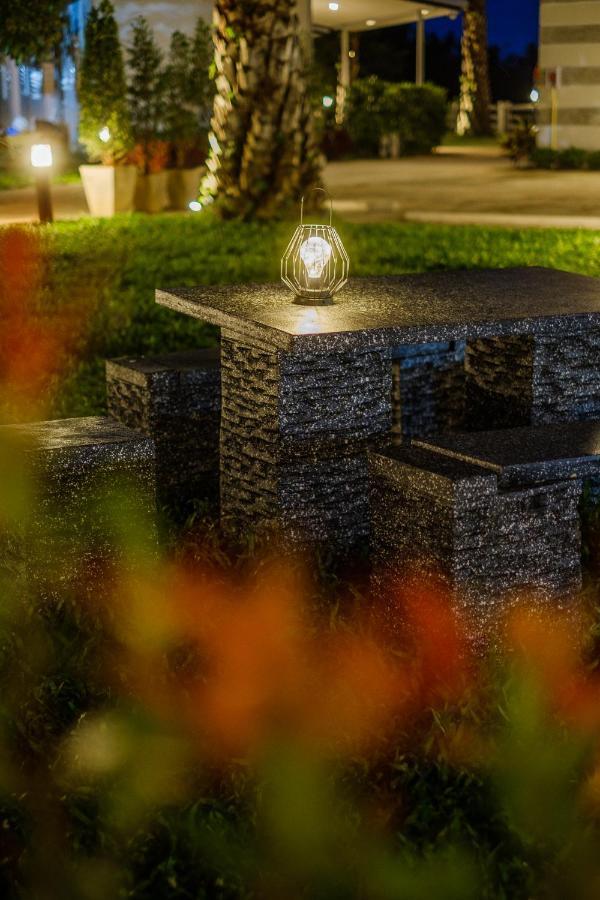 One Chumphon Hotel エクステリア 写真