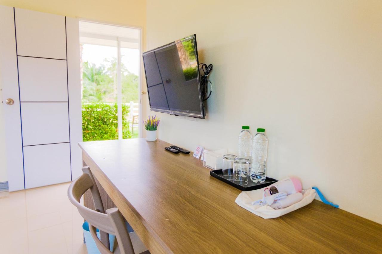 One Chumphon Hotel エクステリア 写真