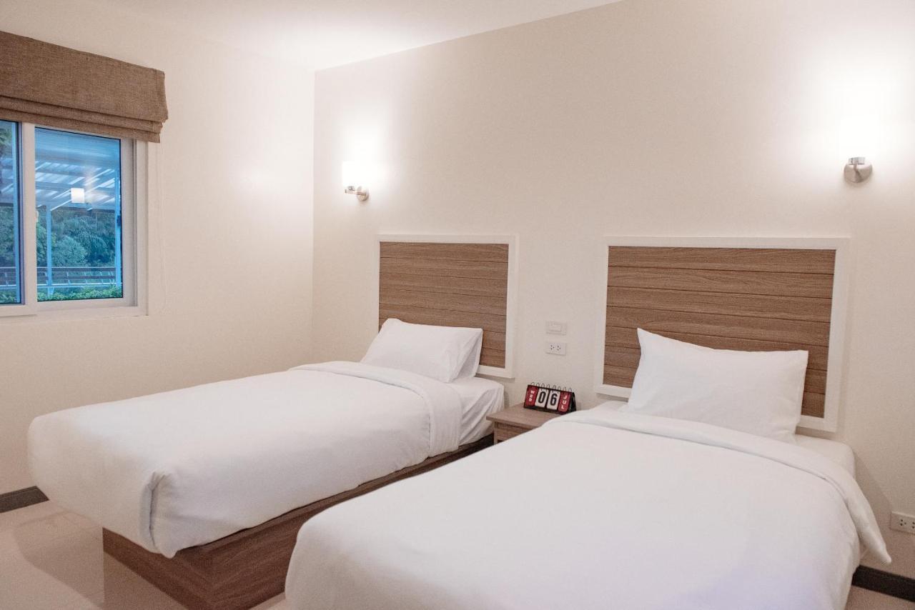 One Chumphon Hotel エクステリア 写真